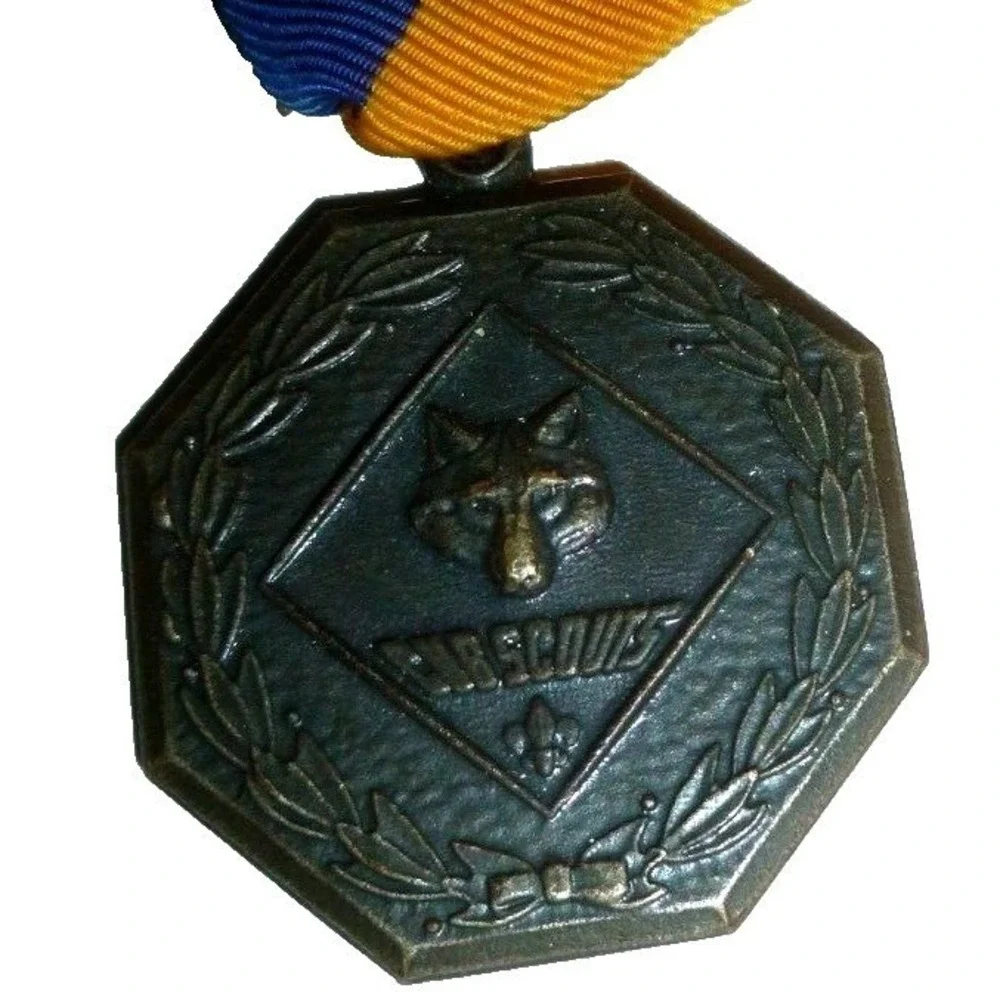 Vintage Boy Scouts Cub Scouts Wolf Physical Fitness 2nd Place Medal Blue Yellow